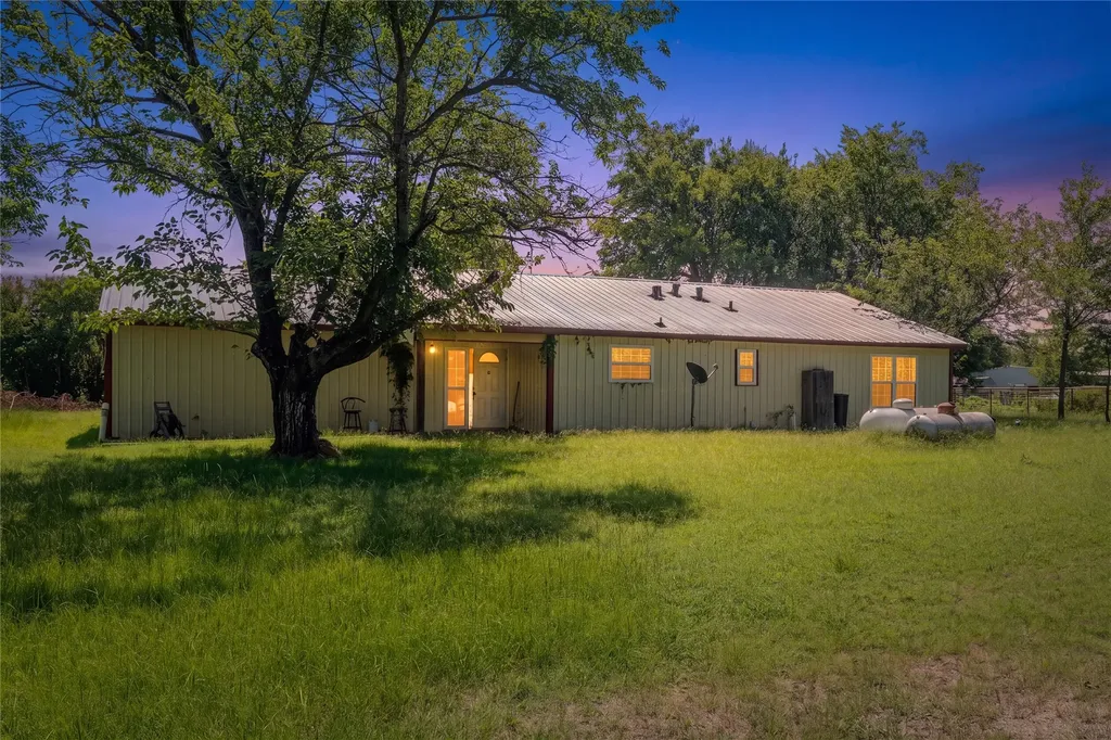 1611 County Road 4104 Greenville TX 75401