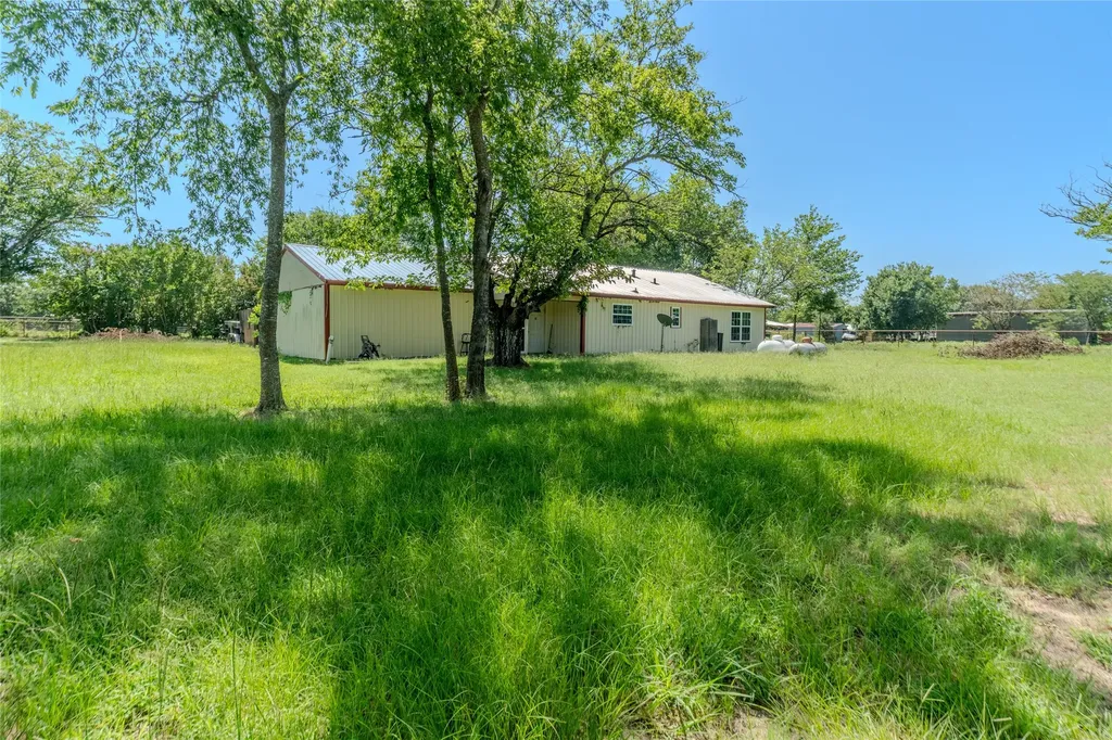 1611 County Road 4104 Greenville TX 75401