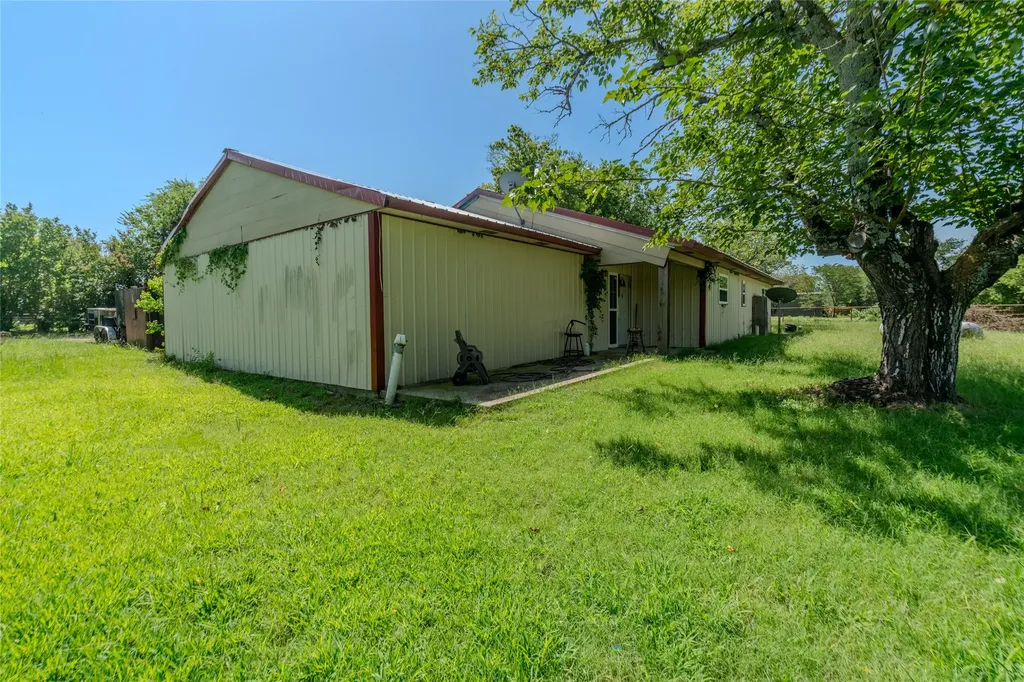 1611 County Road 4104 Greenville TX 75401