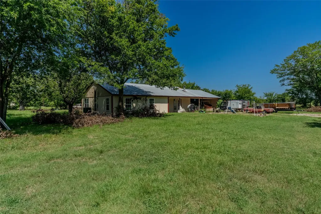 1611 County Road 4104 Greenville TX 75401