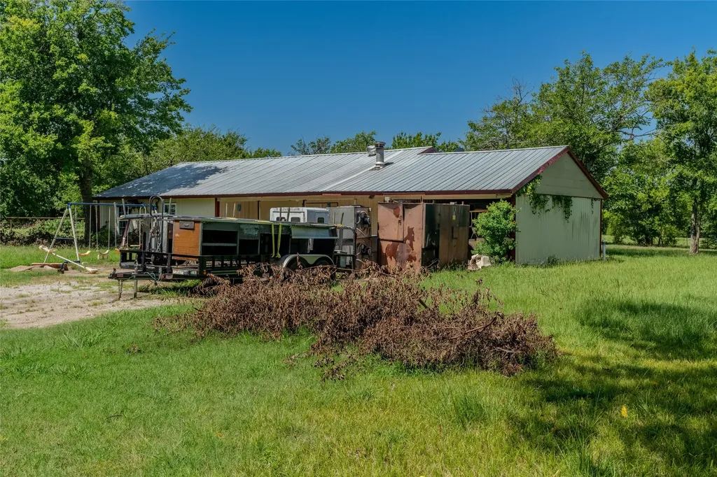 1611 County Road 4104 Greenville TX 75401