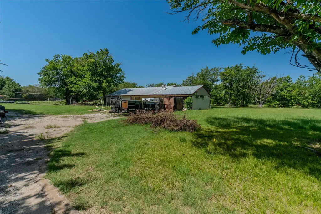 1611 County Road 4104 Greenville TX 75401