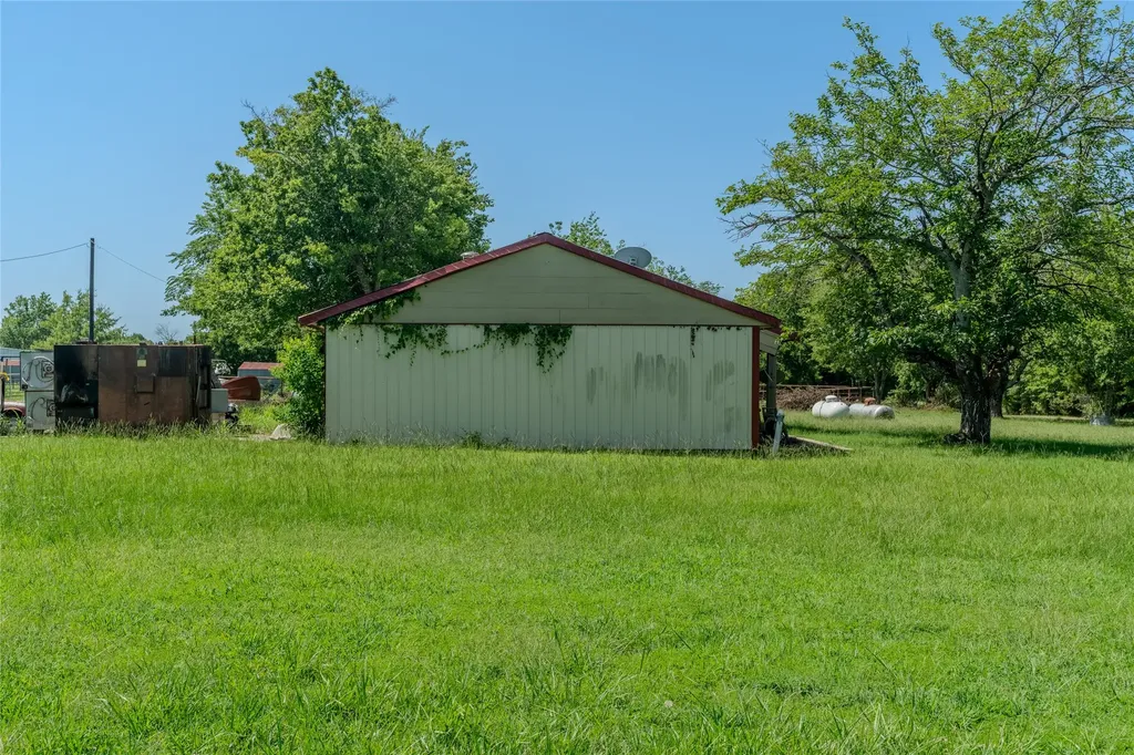 1611 County Road 4104 Greenville TX 75401