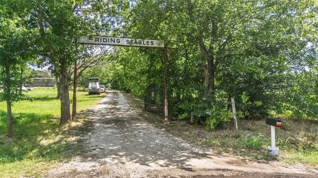 1611 County Road 4104 Greenville TX 75401