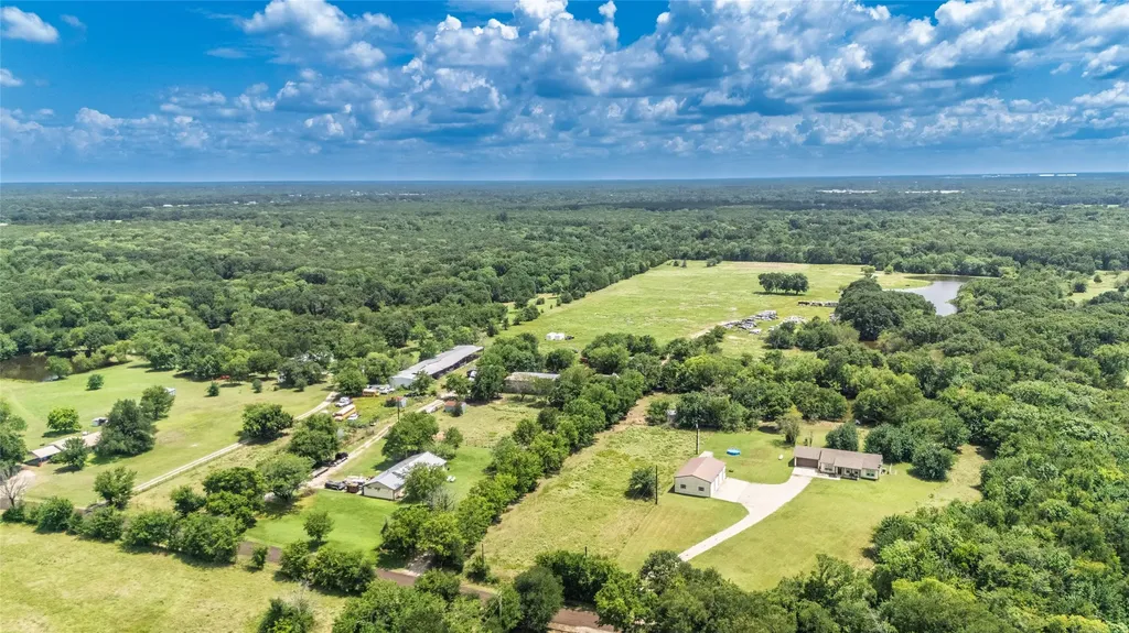 1611 County Road 4104 Greenville TX 75401