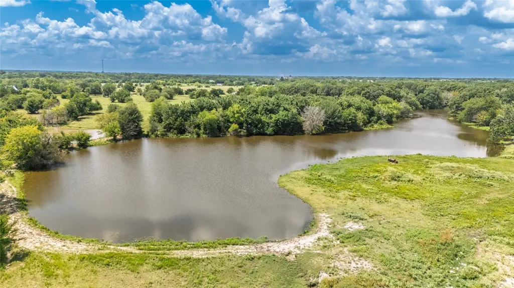 1611 County Road 4104 Greenville TX 75401