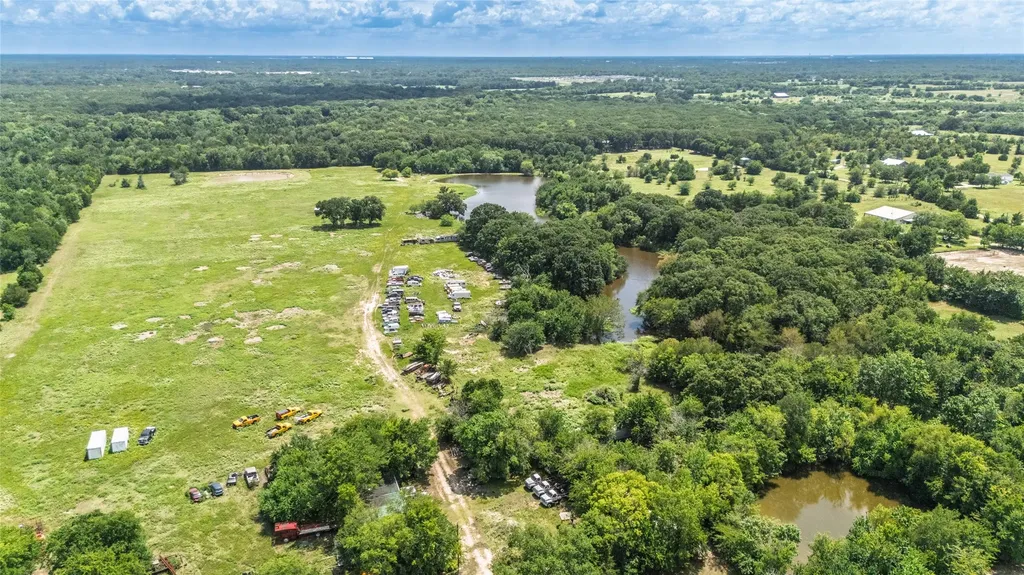 1611 County Road 4104 Greenville TX 75401