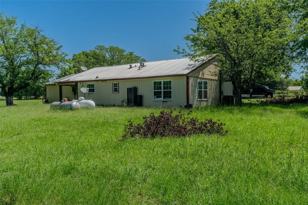 1611 County Road 4104 Greenville TX 75401