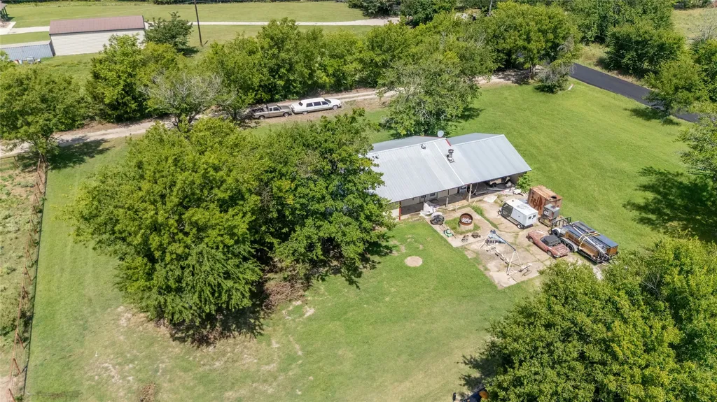 1611 County Road 4104 Greenville TX 75401