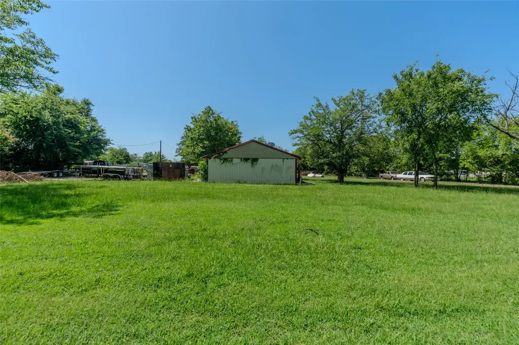 1611 County Road 4104 Greenville TX 75401