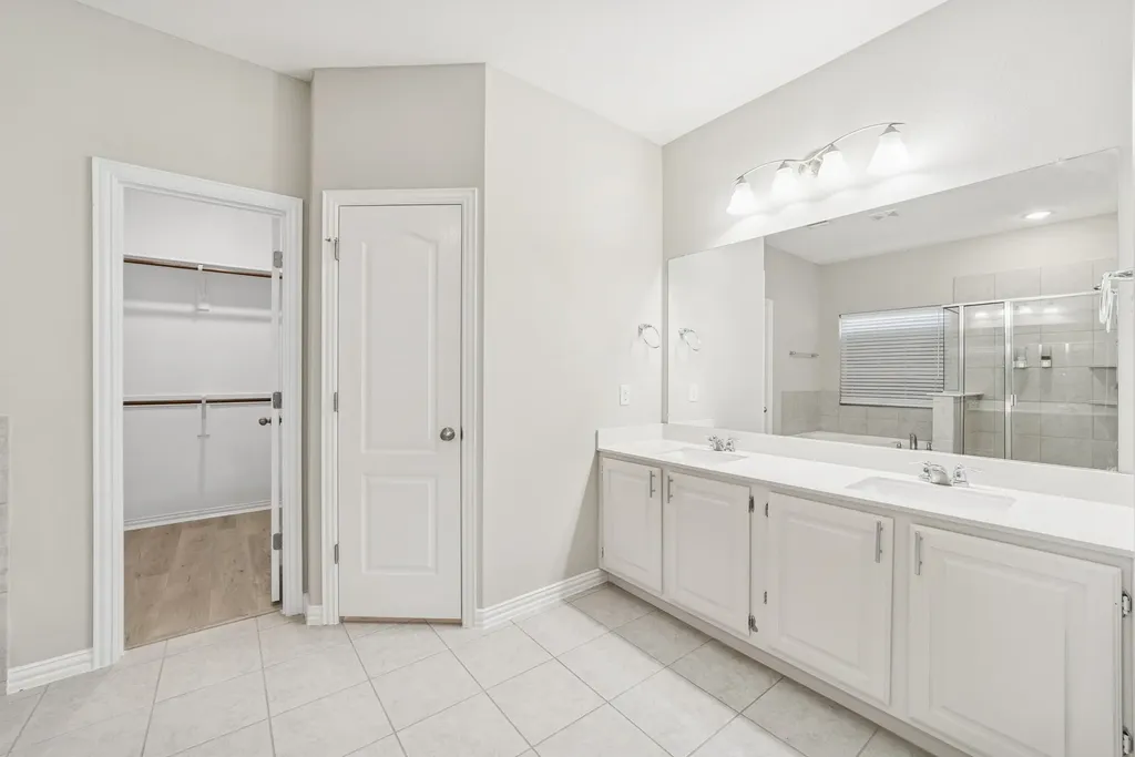1805 Longwood Lane Garland TX 75042