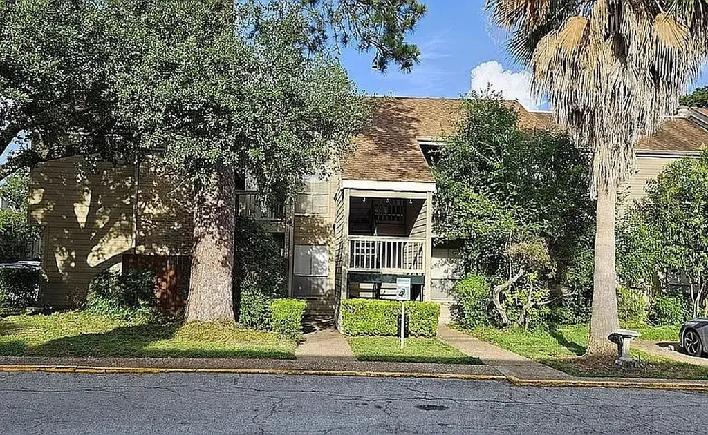 2100 Tanglewilde Houston TX 77063