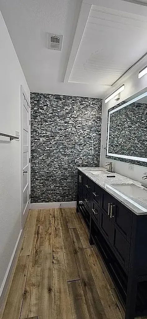 2100 Tanglewilde Houston TX 77063