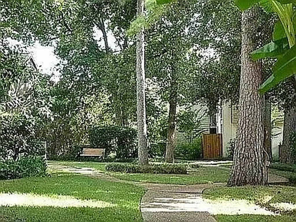 2100 Tanglewilde Houston TX 77063