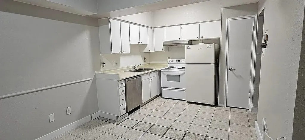 2100 Tanglewilde Houston TX 77063