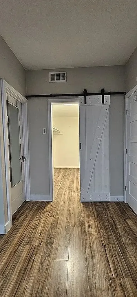 2100 Tanglewilde Houston TX 77063