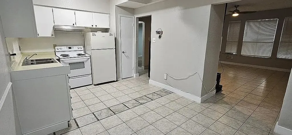 2100 Tanglewilde Houston TX 77063