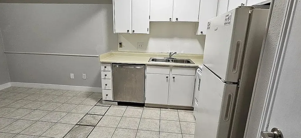 2100 Tanglewilde Houston TX 77063