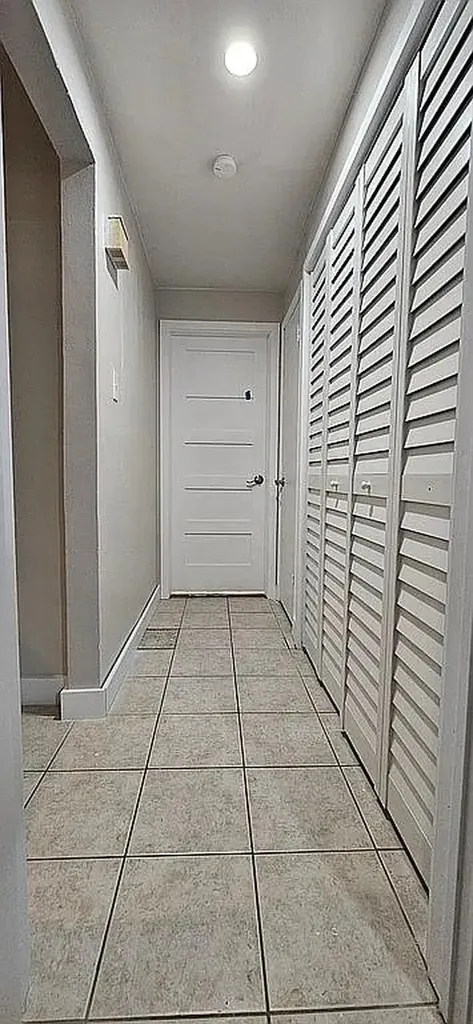 2100 Tanglewilde Houston TX 77063