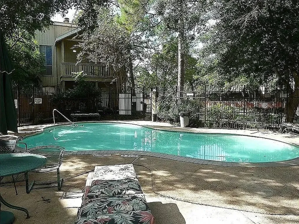 2100 Tanglewilde Houston TX 77063