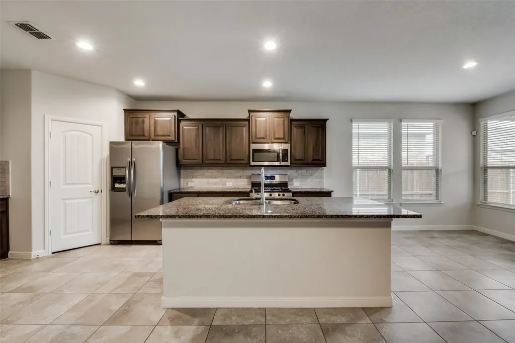 9112 Stormcrow Drive Fort Worth TX 76179