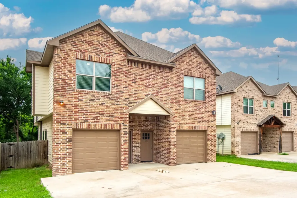 440 Pecan Hollow Garrett TX 75119