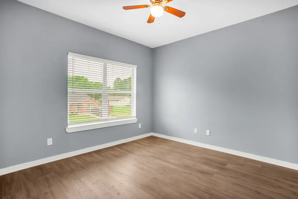 440 Pecan Hollow Garrett TX 75119