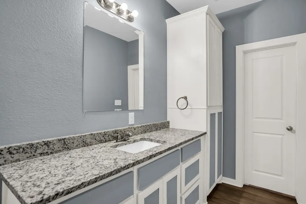 440 Pecan Hollow Garrett TX 75119