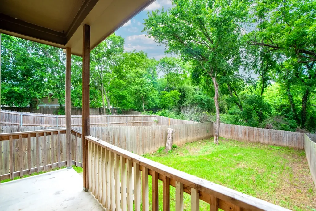 440 Pecan Hollow Garrett TX 75119