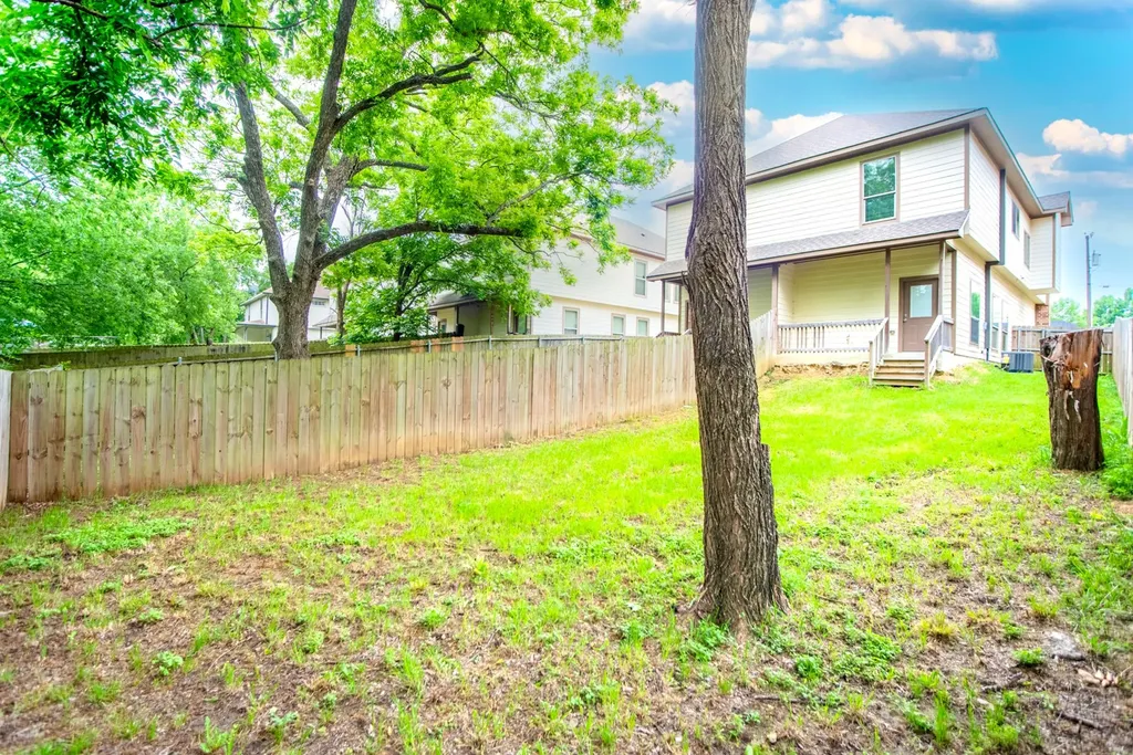 440 Pecan Hollow Garrett TX 75119