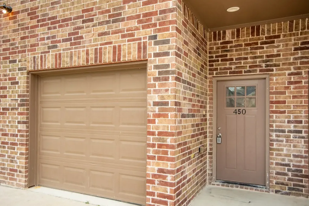 440 Pecan Hollow Garrett TX 75119