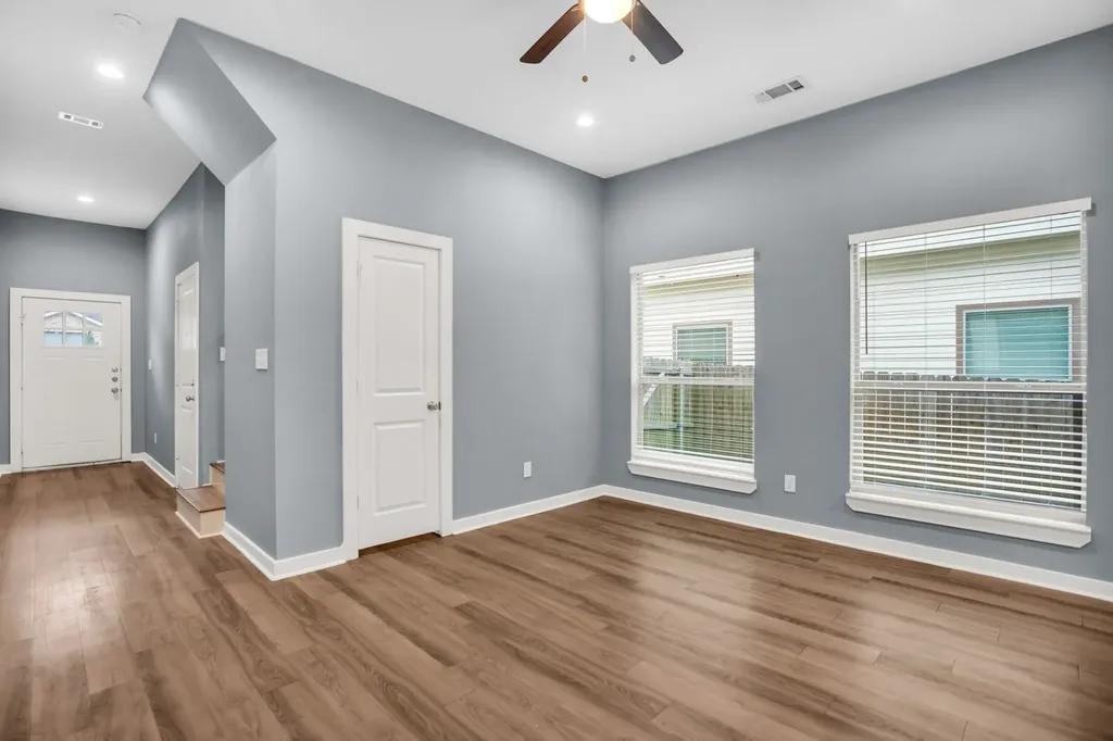 440 Pecan Hollow Garrett TX 75119