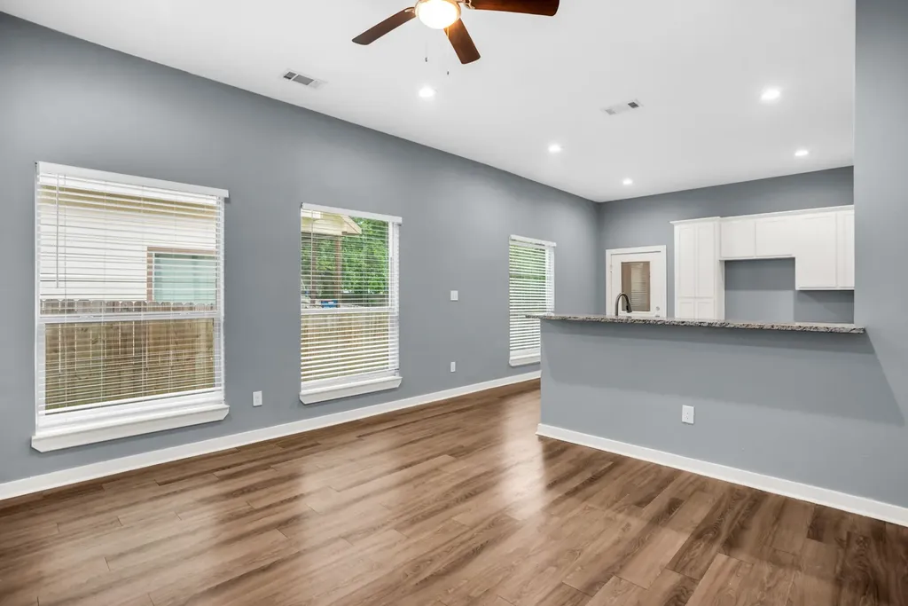 440 Pecan Hollow Garrett TX 75119