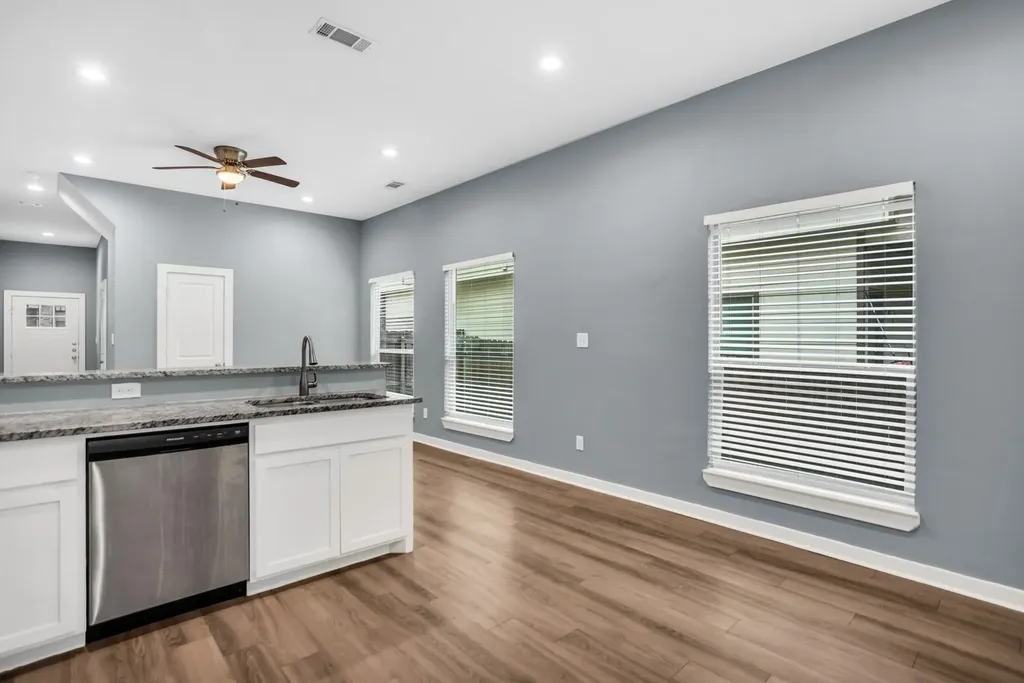 440 Pecan Hollow Garrett TX 75119