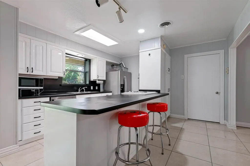 905 Ridgewood Terrace Arlington TX 76012