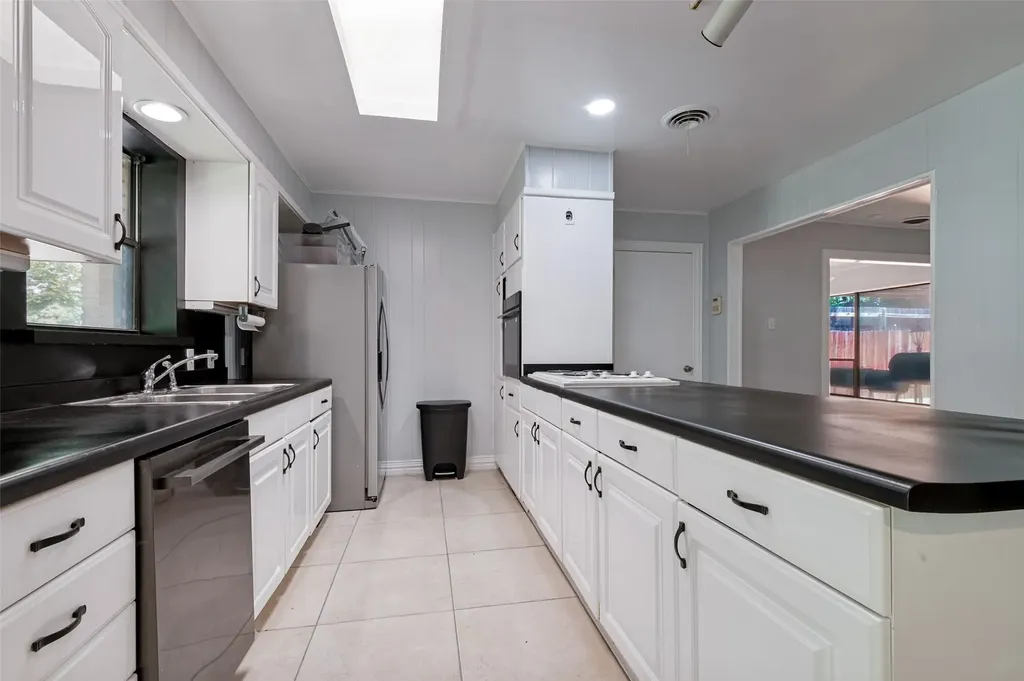 905 Ridgewood Terrace Arlington TX 76012