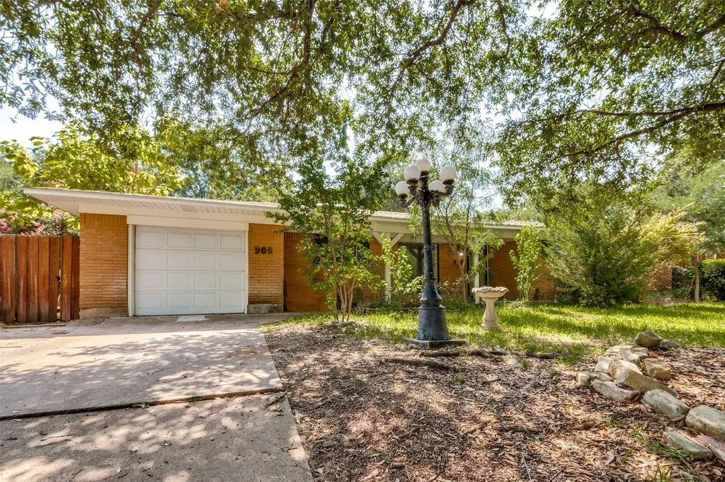 905 Ridgewood Terrace Arlington TX 76012