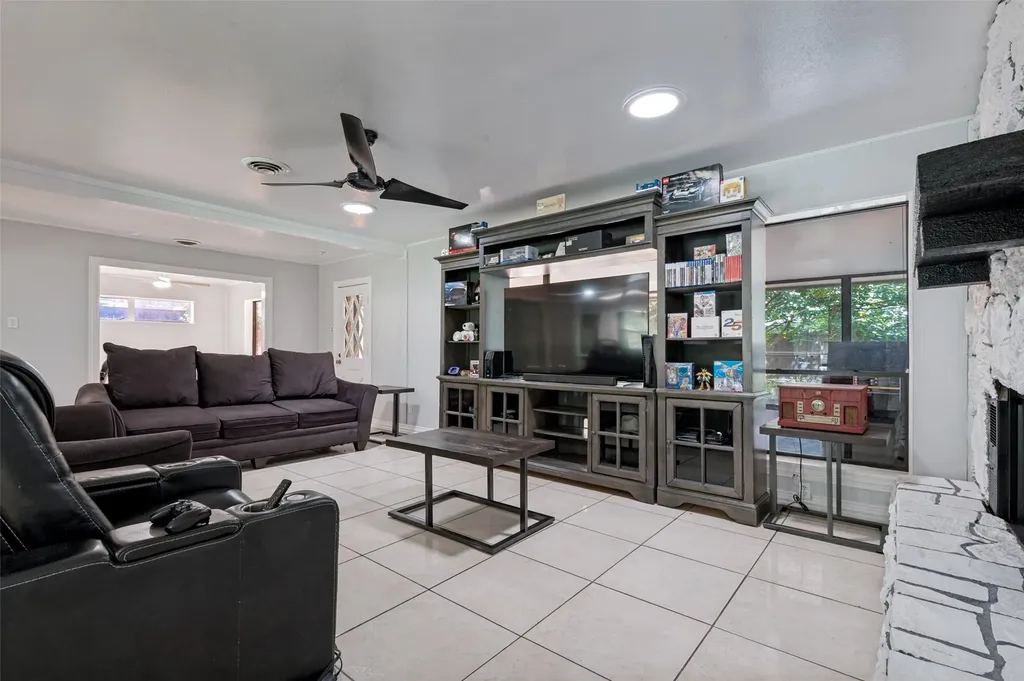 905 Ridgewood Terrace Arlington TX 76012