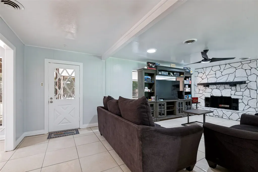 905 Ridgewood Terrace Arlington TX 76012