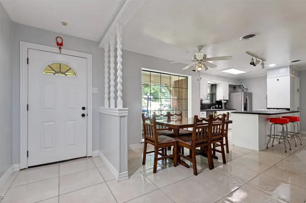 905 Ridgewood Terrace Arlington TX 76012