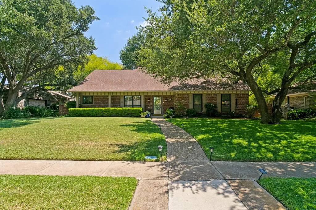 10 Lundys Lane Richardson TX 75080
