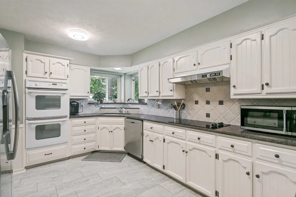 10 Lundys Lane Richardson TX 75080