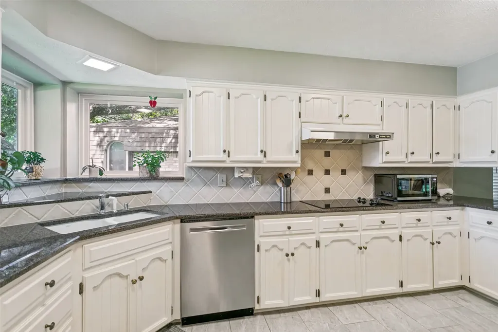 10 Lundys Lane Richardson TX 75080