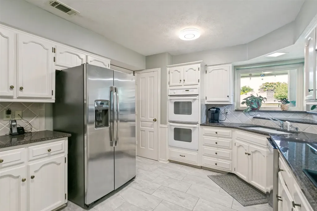 10 Lundys Lane Richardson TX 75080
