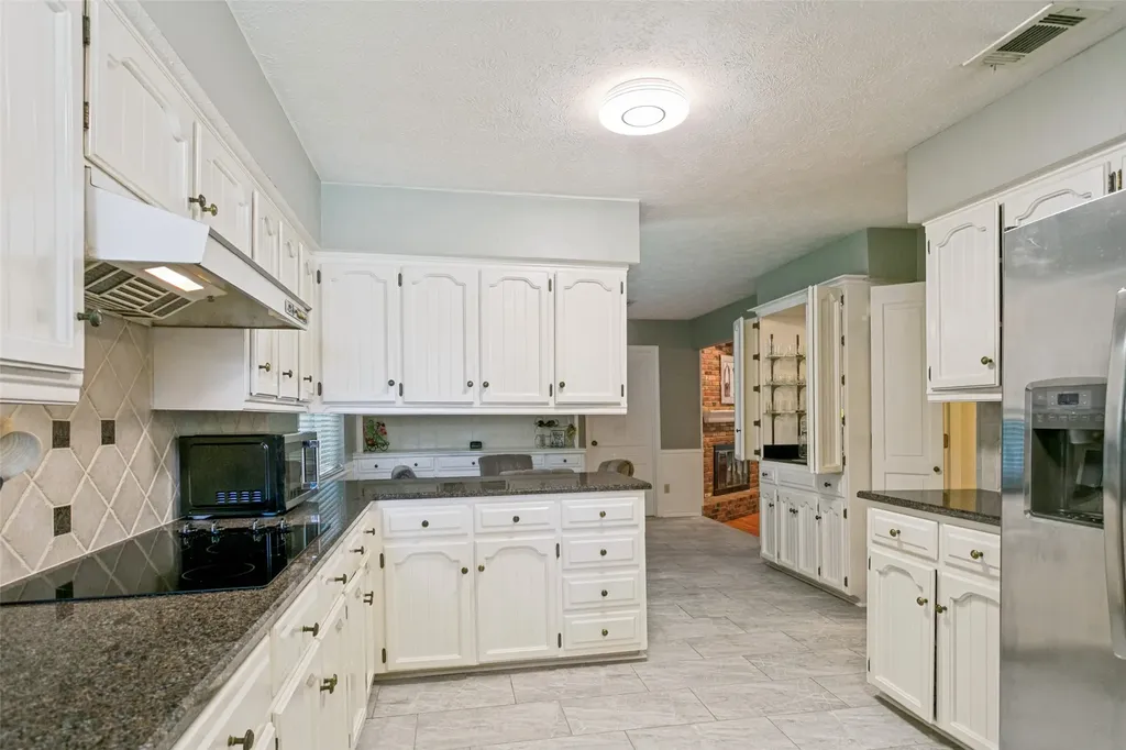 10 Lundys Lane Richardson TX 75080
