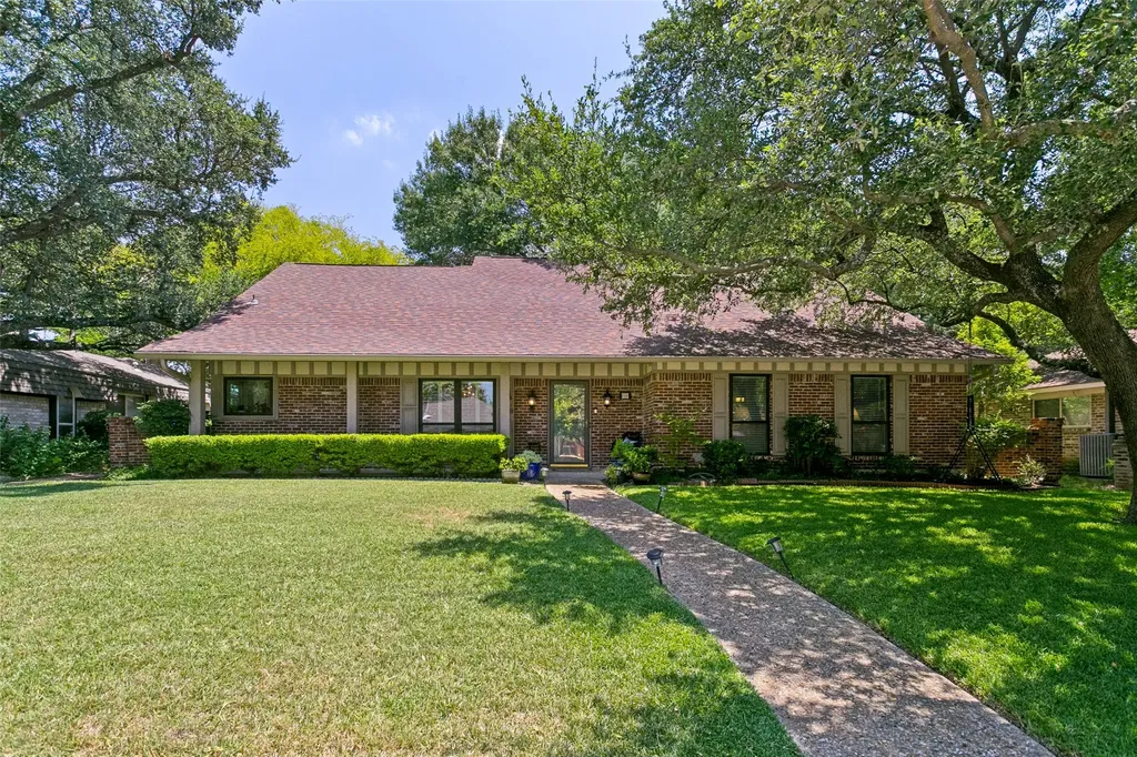 10 Lundys Lane Richardson TX 75080