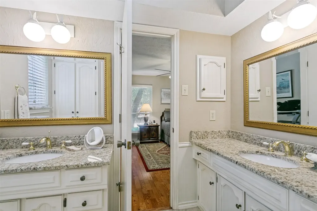 10 Lundys Lane Richardson TX 75080