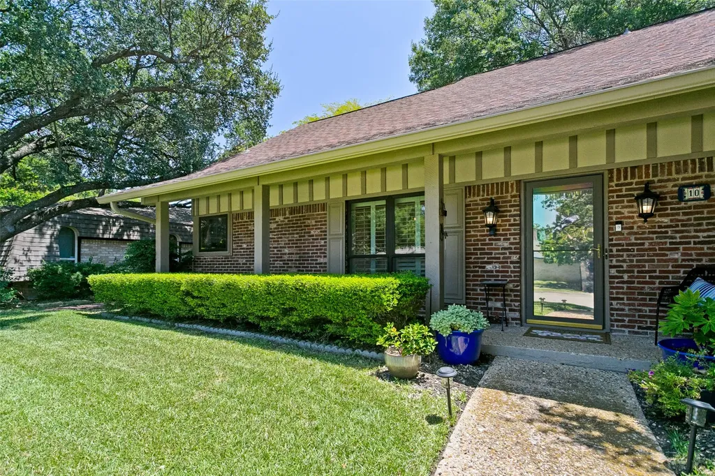 10 Lundys Lane Richardson TX 75080
