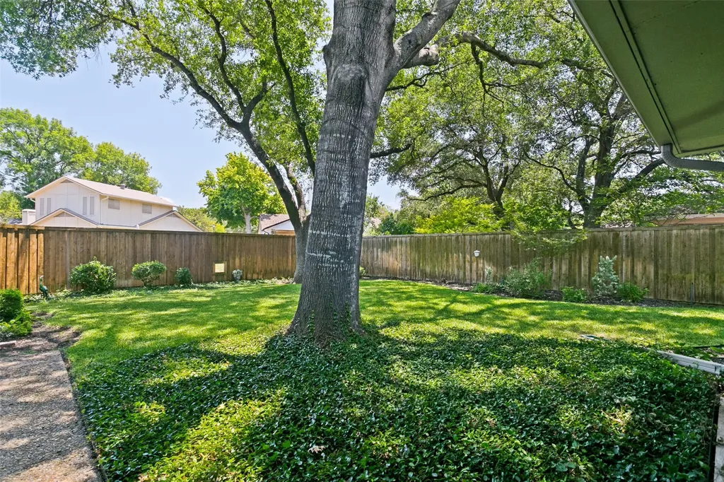 10 Lundys Lane Richardson TX 75080
