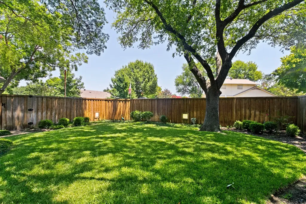 10 Lundys Lane Richardson TX 75080